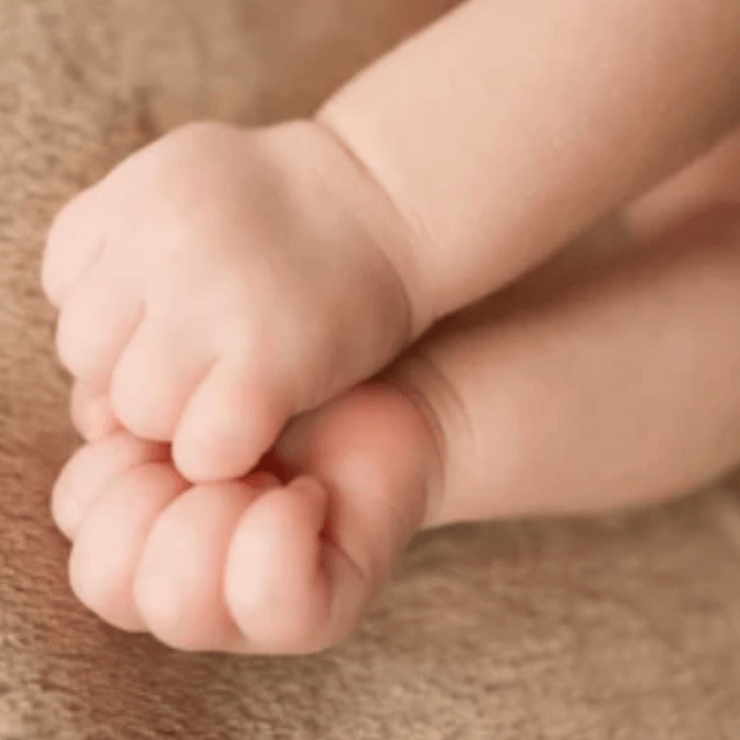Reasons and tips about clenching fists in sleep-Novilla
